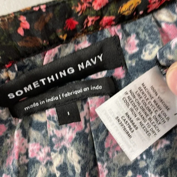 Something Navy Blouse Button Up Shirt Long Sleeve Red Pink Floral Size Large - Picture 10 of 14